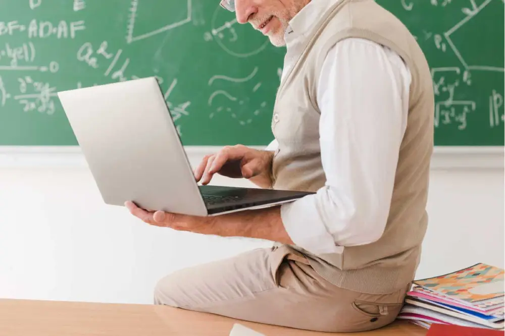 ¿En qué consiste el proceso de evaluación docente anual?